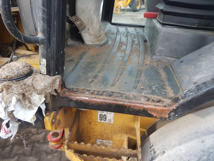 Zdjęcie przedmiotu: Ładowarka kołowa CATERPILLAR 908H2