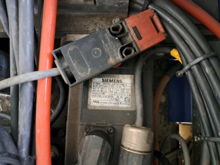 Zdjęcie przedmiotu: SEPRO SR 4010 S3 linear robot designed to work with an injection molding machine