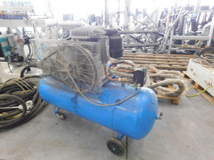 Zdjęcie przedmiotu: A set for spraying and polyurethane injection