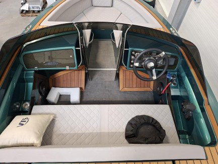 Zdjęcie przedmiotu: Ł&oacute;dź motorowa VTS FLYING SHARK CAPRI BOWRIDER 5.7