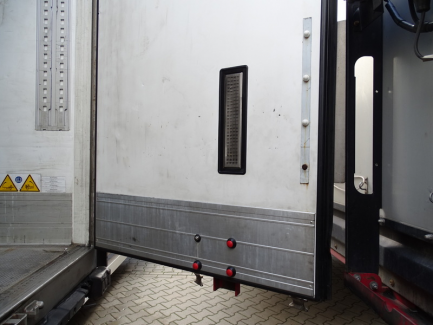 Zdjęcie przedmiotu: MEGA SCHMITZ SCB * S3B refrigerator semi-trailer