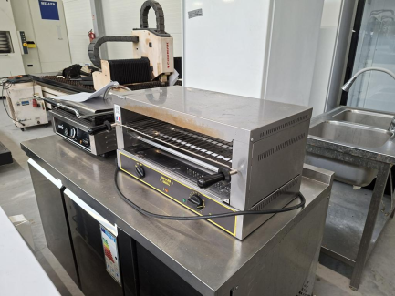Zdjęcie przedmiotu: A set of catering equipment