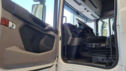 Zdjęcie przedmiotu: SCANIA R460 Super E6 18.0t 4x2 NA Highline