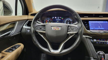 Zdjęcie przedmiotu: Cadillac XT6