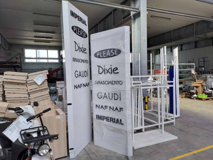 Zdjęcie przedmiotu: Wyposażenie meblowe do sklepu 