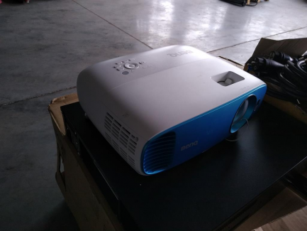 Zdjęcie przedmiotu: Multimedia equipment (projectors, lenses)
