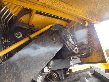 Zdjęcie przedmiotu: Kombajn zbożowy NEW HOLLAND TC 5.80 479 + header NEW HOLLAND 17 + w&oacute;zek