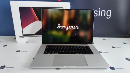 Ноутбук Apple MacBook Pro 16'' M1 Pro (10-ядерний процесор)/32 ГБ/512 ГБ SSD/відеокарта M1 Pro (16 ядер) (Сріблястий) Код товару: Z14Y0001K
