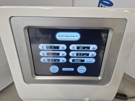 Zdjęcie przedmiotu: RF FRAX PLUS cosmetic device using the technology of radio waves, mikronakłuć and cryotherapy to perform fractional radiofrequency microneedle treatment