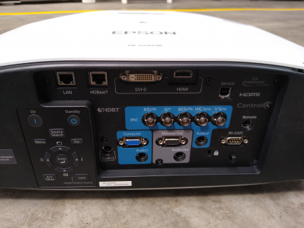 Zdjęcie przedmiotu: EPSON EB- G7000W projector