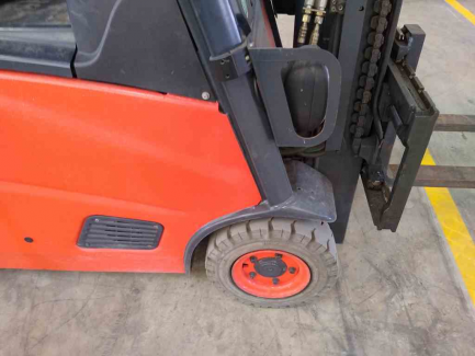 Zdjęcie przedmiotu: Electric pallet truck FENWICK-LINDE E16PH-01