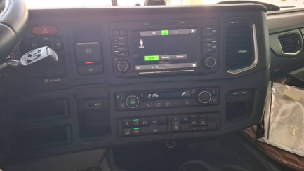 Zdjęcie przedmiotu: SCANIA R460 Super E6 18.0t 4x2 NA Highline