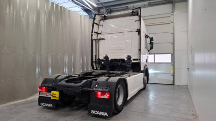 Zdjęcie przedmiotu: SCANIA R460 Super E6 18.0t 4x2 NA Highline