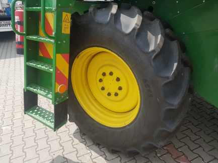 Zdjęcie przedmiotu: Kombajn Zbożowy John Deere W 330 Z HEDEREM I STOŁEM DO RZEPAKU