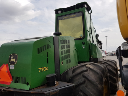 Zdjęcie przedmiotu: Harvester John Deere 770D