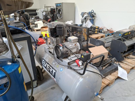 Zdjęcie przedmiotu: Workshop equipment set