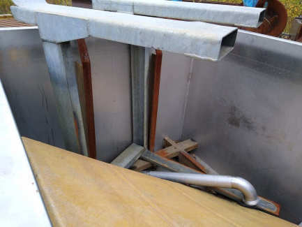 Zdjęcie przedmiotu: A line for the production of juices consisting of three units: sorting, grinding and squeezing juice as well as juice packaging and packing.