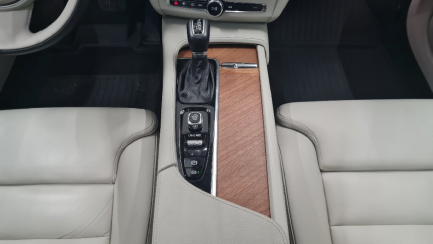 Zdjęcie przedmiotu: Volvo V90 D4 Momentum Pro aut