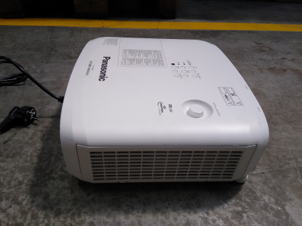 Zdjęcie przedmiotu: PANASONIC PT-VZ580 projector
