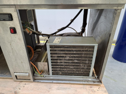 Zdjęcie przedmiotu: Холодильна вітрина розмірами 1000x665x1240 мм