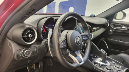 Zdjęcie przedmiotu: ALFA ROMEO GIULIA 2.0 Turbo Veloce TI Q4 aut Pojazd po długotrwałym postoju!