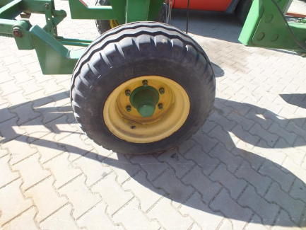 Zdjęcie przedmiotu: JOHN DEERE S690 S600 harvester + header JOHN DEERE model 635R with a header carriage