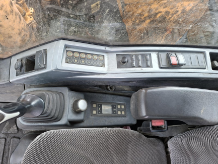 Zdjęcie przedmiotu: Koparka gąsienicowa HYUNDAI ROBEX 235LCR-9