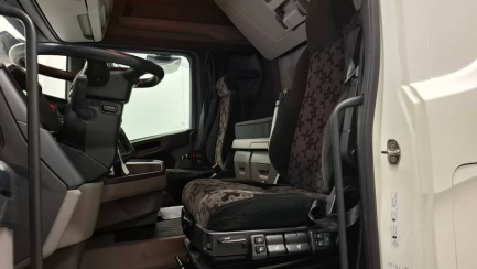 Zdjęcie przedmiotu: SCANIA R460 Super E6 18.0t 4x2 NA Highline
