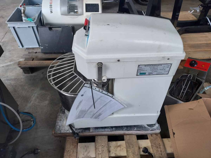 Zdjęcie przedmiotu: PROMOTION GASTRONOMY Set of gastronomic equipment (SW-1S kitchen scale, FCM 786100 spiral mixer, Chopper, Unox Cheftop convection steam oven with a hood, Mijar King E water softener, Stalgast IP2 fryer, Ma-Ga TC123 meat grinder)