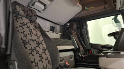 Zdjęcie przedmiotu: SCANIA R460 Super E6 18.0t 4x2 NA Highline