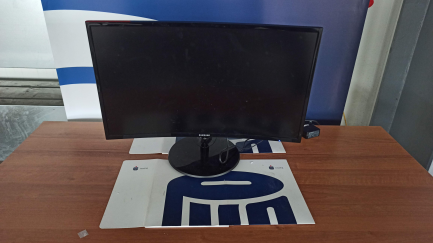 Zdjęcie przedmiotu: 27 -дюймовий світлодіодний монітор Samsung C27F390FHUX Вигнутий