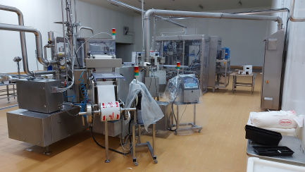 Zdjęcie przedmiotu: Automatic machine for packing butter into TREPKO 822 cubes and collective packing cubes into boxes TREPKO 710