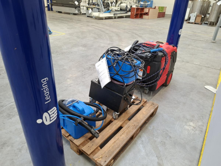 Zdjęcie przedmiotu: Zestaw wyposażenia warsztatu (myjnia parowa OPTIMA STREAMER OPTIMA XD,  odkurzacz piorący SANTOEMMA HOT SAABRINA FOAM)