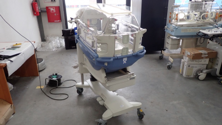 Zdjęcie przedmiotu: Closed incubator for premature babies and sick newborns DRAGER Caleo