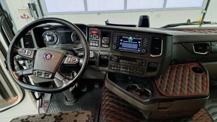 Zdjęcie przedmiotu: SCANIA R460 Super E6 18.0t 4x2 NA Highline