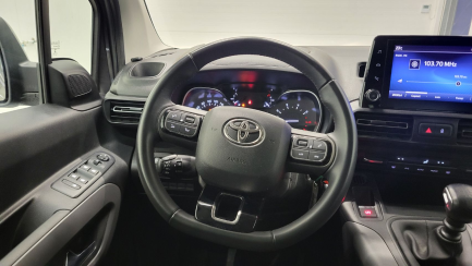 Zdjęcie przedmiotu: Toyota Proace City Verso 1.2 D-4T Family