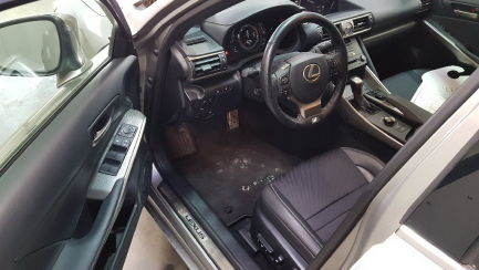 Zdjęcie przedmiotu: Lexus IS200T sedan