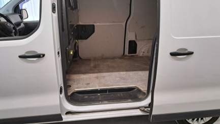 Zdjęcie przedmiotu: Toyota PROACE 2.0 CRD E6.3 3.1t Medium Active Aut.