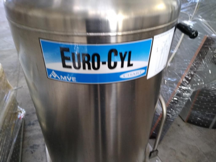 Zdjęcie przedmiotu: Cryogenic chamber P.P.H JUKA KRIOSAUNA 0104-1 + Tank for liquid nitrogen