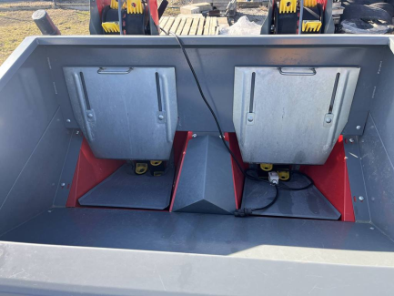 Zdjęcie przedmiotu: Dwurzędowa sadzarka do ziemniak&oacute;w UNIA KORA 2W