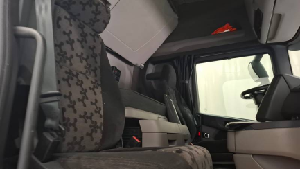Zdjęcie przedmiotu: SCANIA R460 Super E6 18.0t 4x2 NA Highline