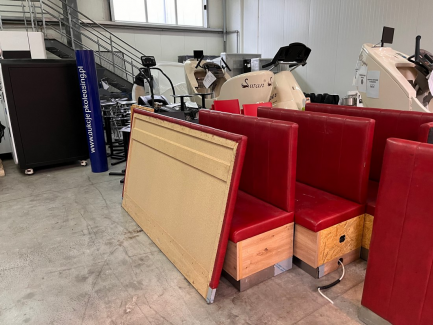 Zdjęcie przedmiotu: A set of restaurant furniture