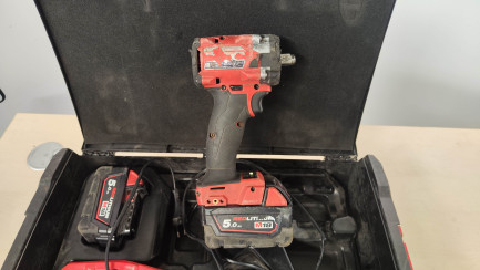 Zdjęcie przedmiotu: Ударний гайковерт Milwaukee M18 FIW2F12-502X