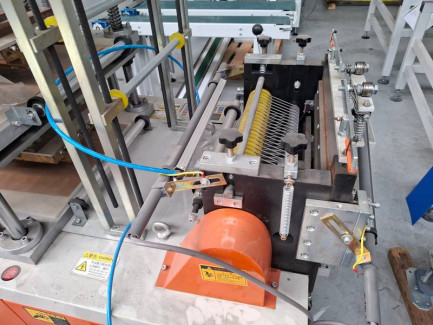 Zdjęcie przedmiotu: Maszyna do produkcji foliowych przeźroczystych rękawiczek Well-Tech Internationa Machinery WT-GM-B500
