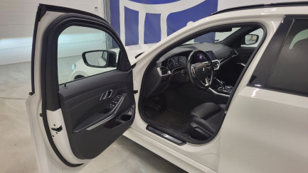 Zdjęcie przedmiotu: BMW 318i Sport Line aut