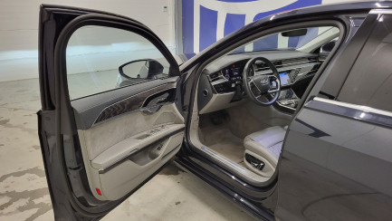 Zdjęcie przedmiotu: Audi A8 50 TDI mHEV Quattro Tiptr. Заява про втрату реєстраційного свідоцтва