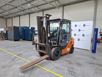 Вилочний навантажувач TOYOTA 02-8FGF25