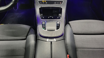 Zdjęcie przedmiotu: Mercedes-Benz E 220 d 4-Matic AMG/Avantgarde