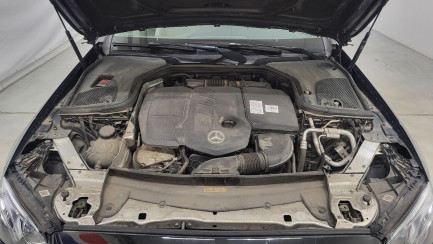 Zdjęcie przedmiotu: Mercedes-benz E 220 d Coupe 4-Matic 9G-TRONIC