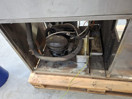 Zdjęcie przedmiotu: Холодильна вітрина розмірами 1000x665x1240 мм